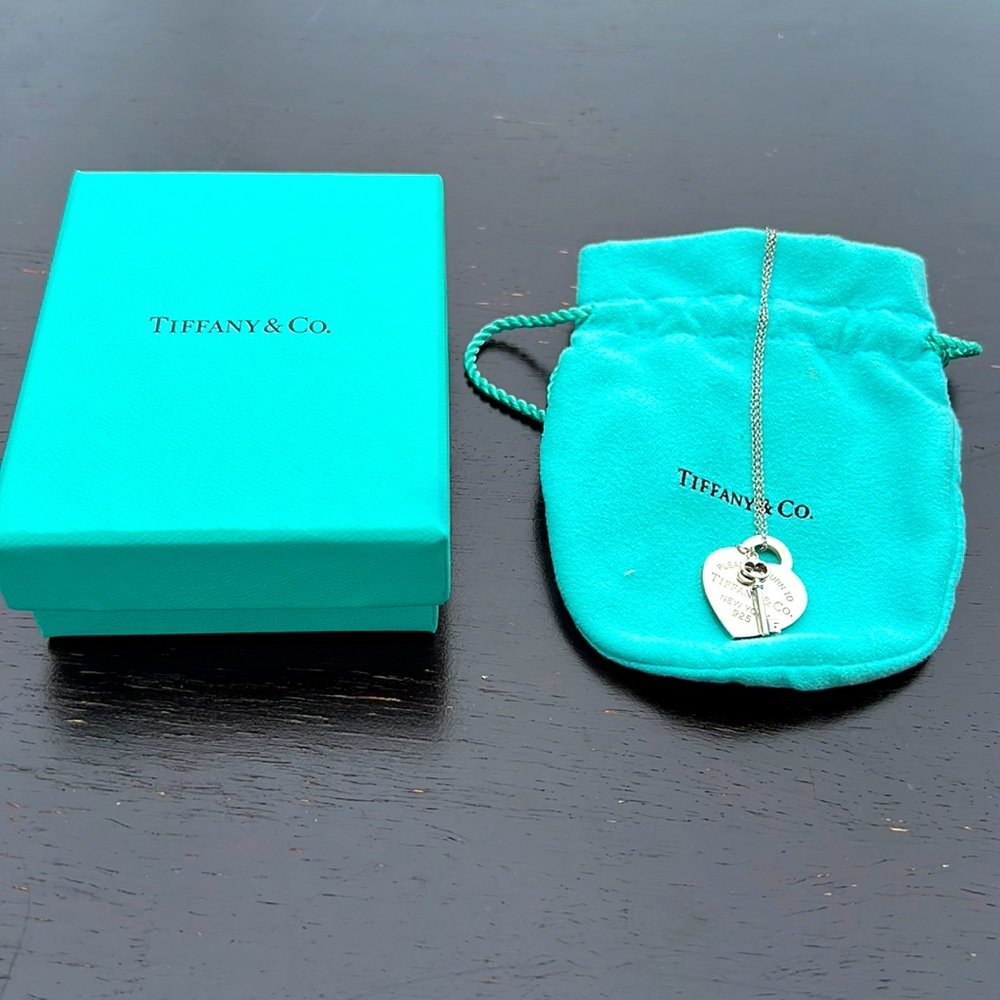 Tiffany necklace. Excellent condition.